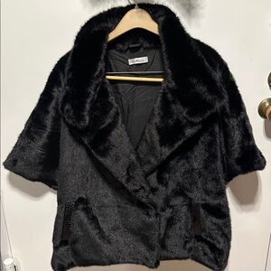 La Fiorentina Faux Fur Cape Camel One Size Plush Black Shawl Capelet
New NWT
